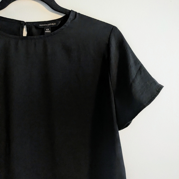 Banana Republic Factory Essential T-Shirt in Black - Picture 2 of 4